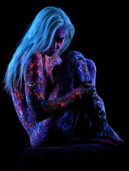 culturenlifestyle:Stunning Black Light Bodyscapes Part II by John Poppleton American photographer Jo