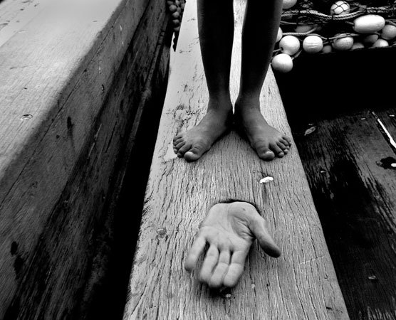 vivipiuomeno:  Arno Rafael Minkkinen ph. - 2007 • Chinese Boy Contemplates the
