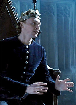 lokihiddleston:Just his eyes and gestures with his hands hurts.