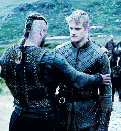 #VIKINGS#ragnar#the way you look at and interact with everything is vaguely disturbing (via jableton