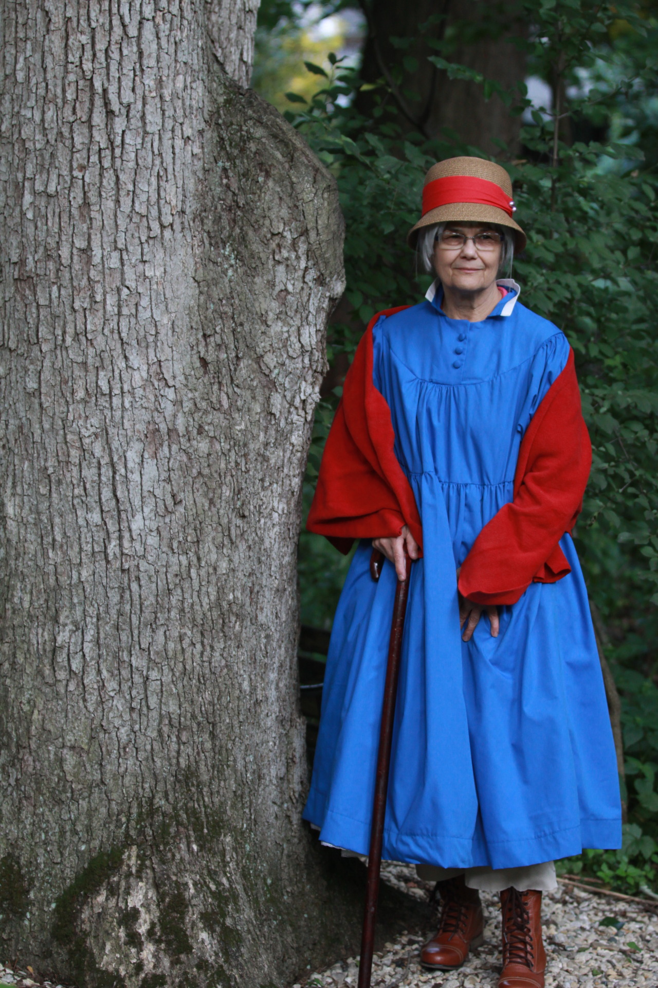 maramaladeskysgirl45:  wendyhut:  Old Sophie Hatter made and worn by my nonnie (I