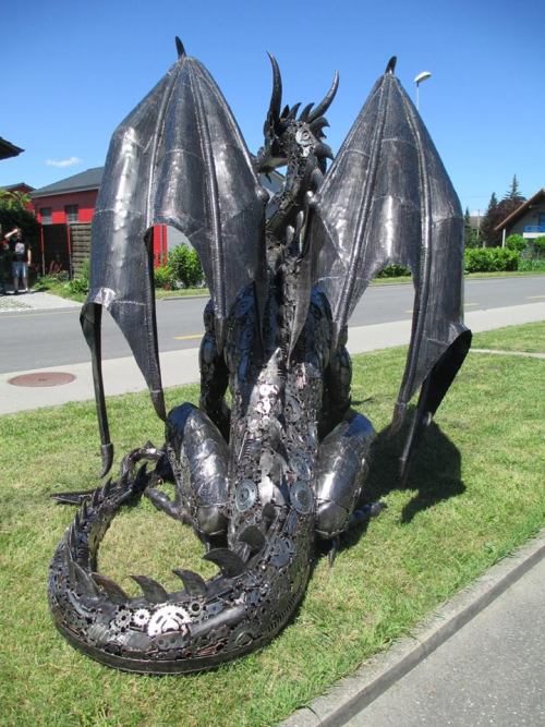 steampunktendencies:  Scrap Metal Dragon