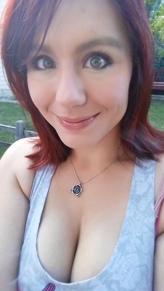 marcusbigone:  beckybell4:  Braless Friday  Look on my profile for kik if your interested
