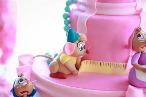 le-acid-kitteh:  disney-fans-blog:  thismagicnight:  mischiefmakercakes:  Cinderella cake with sugar figures! The flying birds and mice are making Cinderella’s cake in my version. It mimics the dress the mice are making her in the movie. The birds defy