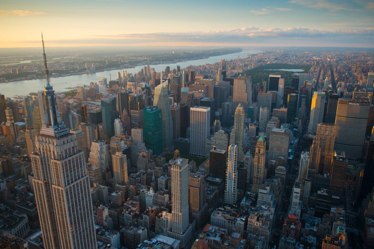 citylandscapes:  Midtown Manhattan in the Evening Photo taken by Jason Hawkes 