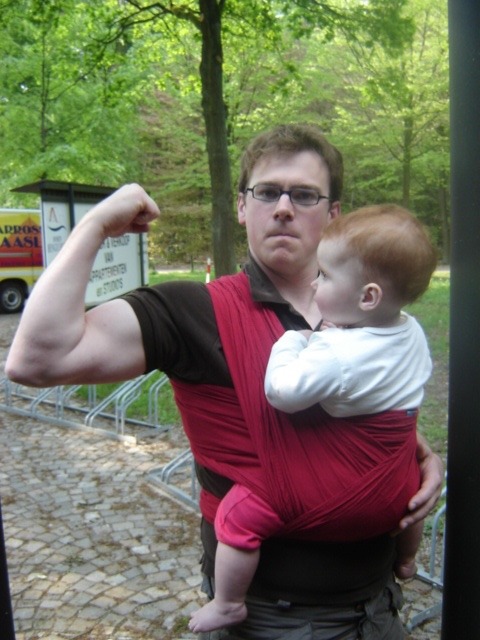 fuckyeahmumblrs:  Here are some baby wearing dads from google because why not. 