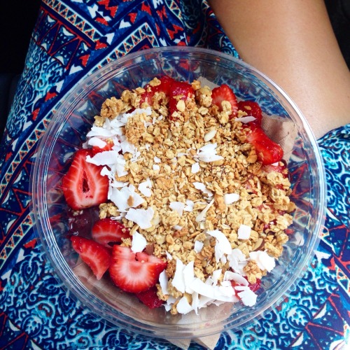 moonlit-galaxies: nirvanic-shrines: eartheld: killabodpls: Acai bowl for breakfast &amp; a summe