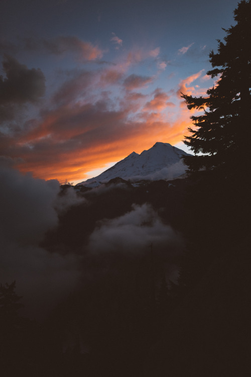 Mt. Baker at sunsetMason Strehl (Website | Instagram)