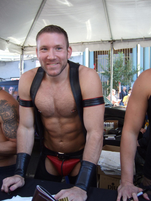 luckycutdick: You want to serve me?