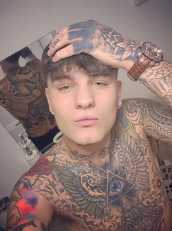 fuckyatattooedmen:  Follow for more hot tattooed