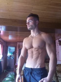lockershots:  Give your favorite muscle a workout at lockershots.tumblr.com  aworldofmenz:  muscle-addicted:  Nick Gomez  A World of Menz 
