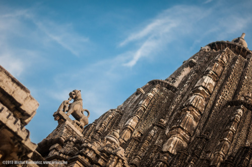 Jain Sun temple Temple at Ranakpur, Rajasthan, photo by Michal Huniewicz  