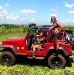 briguyflorida:  The very healthy Jeep girl Brooke!