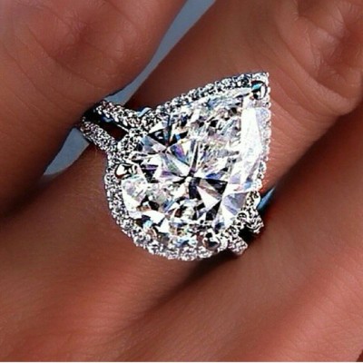 Definitely not my style but it’s still beautiful
#tearDropdiamonds