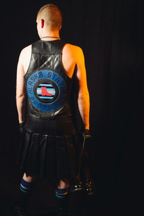 betapupchaos:  I am proud to be the 1st and current Alaska State Bootblack!   #bootblackpride  Represent AK