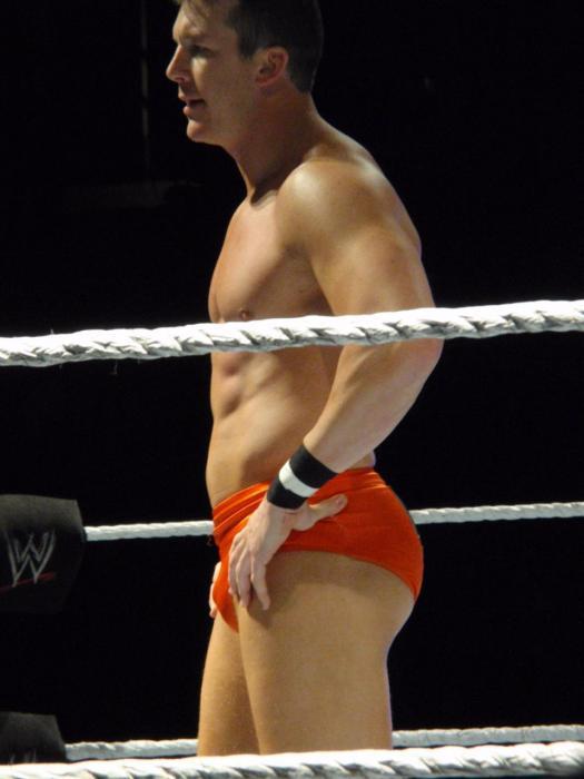 Great ass and bulge shot!