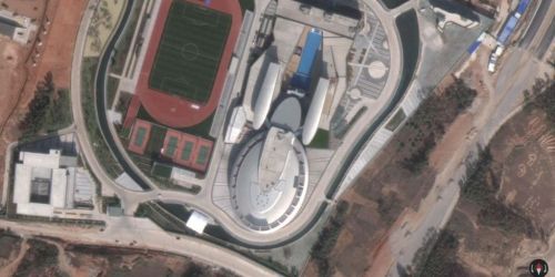 popmech:  This Building in China Totally Looks Like the USS VoyagerClassy  Sure does lol