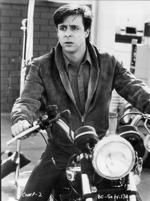 fuckthatsocallednewmusic:  young Judd Nelson, aka perfection.