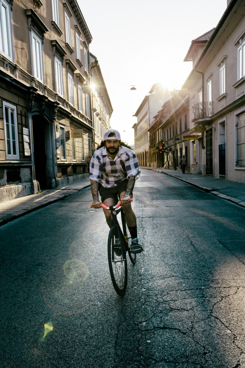 anzeosterman: Tadej Vaukman shredding the streets.