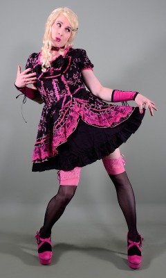 klarissakrass:   lolita pink-black dress1