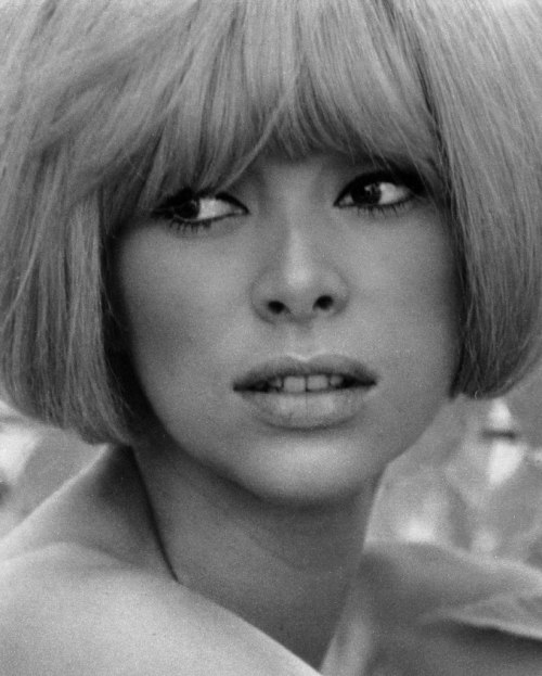 leboudoirerochic:  #MesDemoisellesErochic - Mireille DARC  Je vous aime, merci d’être ce que vous êtes…