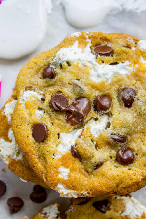 sweetoothgirl:Marshmallow Creme Stuffed Chocolate Chip Cookies