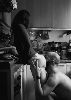 naked-yogi:  its-a-redhead-thing:  A last minute suggestion for those of you who complain that half your holiday is spent in the kitchen: Enlist the help of a skilled sous chef.  mhm