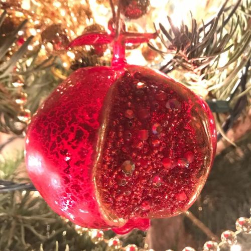therkalexander: #pomegranate #ornaments #persephone #christmastree (at San Francisco Bay Area)https: