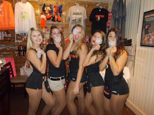 Hooters Makes You Happy