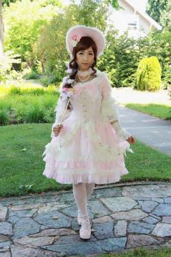 cottoncandy-latte:  Celebrated International Lolita Day in Seattle wearing my dream dress (๑°꒵°๑)･*♡ It was really hot but I had fun and was happy with how much of a princess I felt wearing this coordinate!  