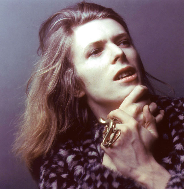 soundsof71:  David Bowie, 1971. Two very different approaches to the cover of Hunky
