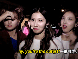 imnayeonie:  foxy nayeon strikes again 