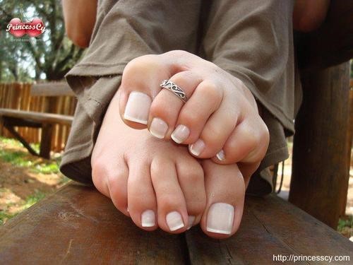 fay-prettyfeet5:  Perfectfeet and women feet