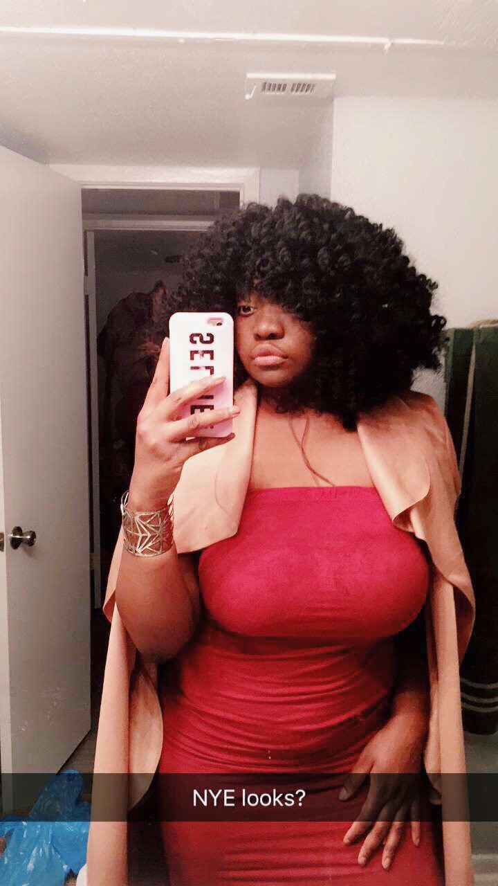 thekidtheylove:  vintvge-love:  Happy New Years heaux✨🥂  😍