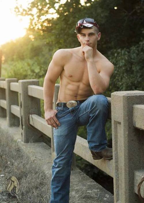 ksufraternitybrother:  DELICIOUS REDNECK!  KSU-Frat Guy: More than 6,000 posts of jocks, cowboys, rednecks, military guys, and much more.   Follow me at: ksufraternitybrother.tumblr.com