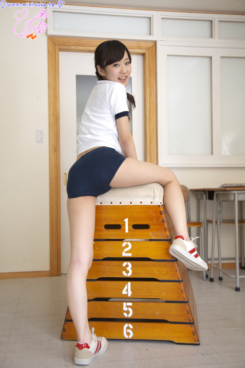 結城夏那（Deep blue bloomers - 05）