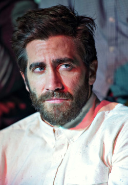 just-jake-gyllenhaal:  Jake at Throne Boxing