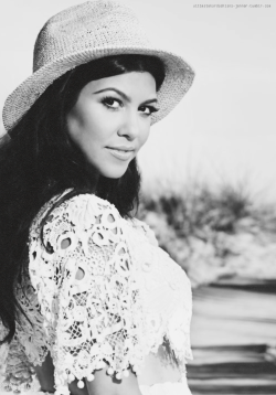 ultimatekardashians-jenner:  Kourtney and