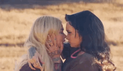 kaitlynliaofan1:  Loved this part in the music video 😘😘😘😘😘😘😘