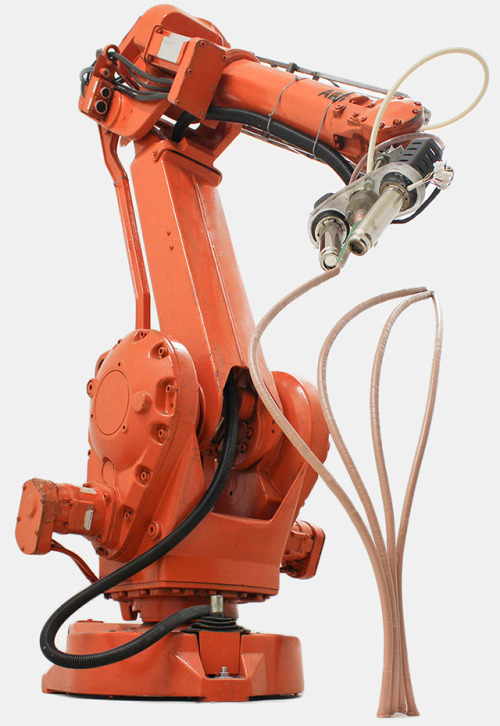 itscolossal:Anti-Gravity Object Modeling: “Mataerial” is a Robot That Draws Sculptures in 3D