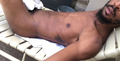 savagetiingz:  A little sun therapy