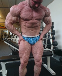 jeromeroundu2:  summolar:  musclegodselfies:  Dennis Jansen  Slurp Slurp…  ROAD MAP to muscle! 