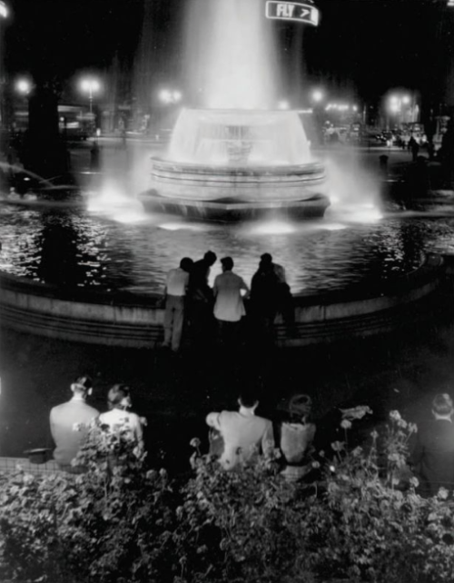 London Fountain, 1952