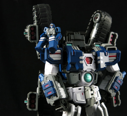 londonprophecy:  sinvraal:  Fortress Maximus porn pictures