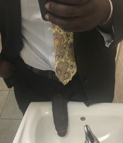 mybigblackboss:  Wash room fun! Where do apply to be a bathroom attendant?