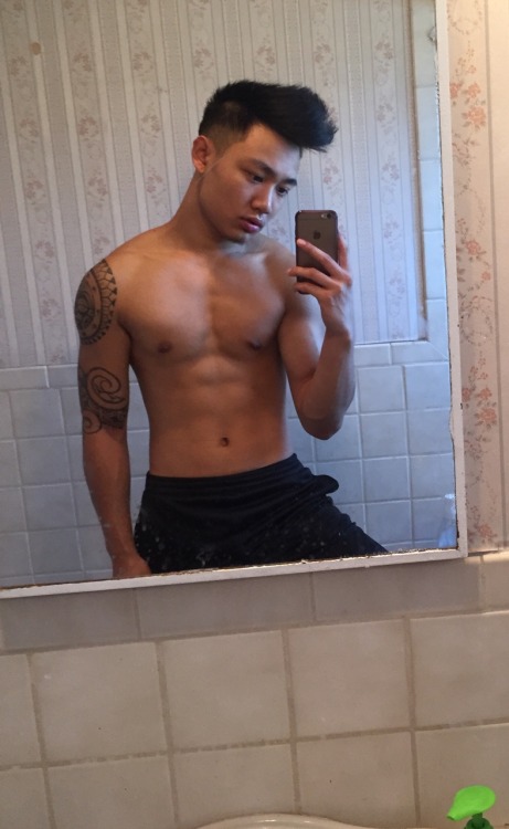 tonynieh:  www.instagram.com/tonynieh   hot guy. even hotter personality.