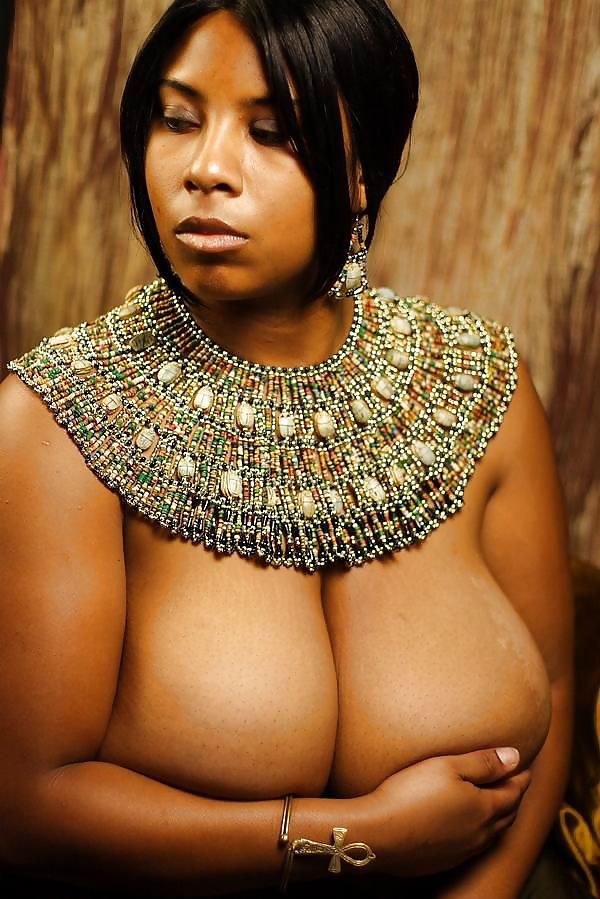 ableman061:  blackgirltitties:  http://www.iTrappin.com/  I don’t know her name,