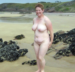 Lovely naturist at the beach 😊 