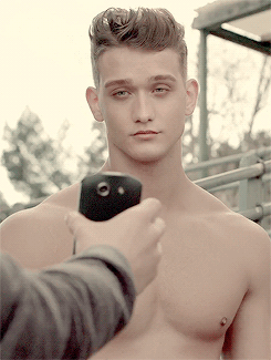 loloudmouth:  Dayummm. I can’t stop looking