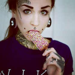 Monami Frost